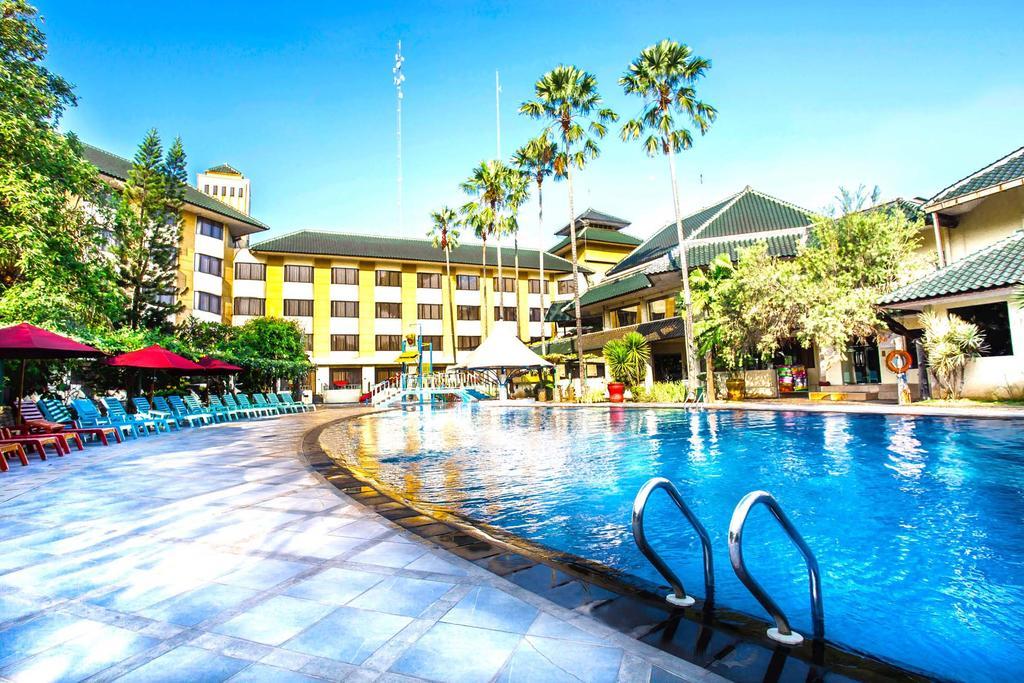 Prime Plaza Hotel Purwakarta Cikampek Bagian luar foto